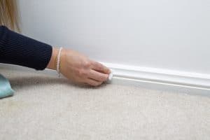 Cleaning skirting boards with magic eraser